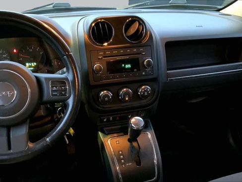 Used 2011 Jeep Patriot Latitude AWD/4WD image 6