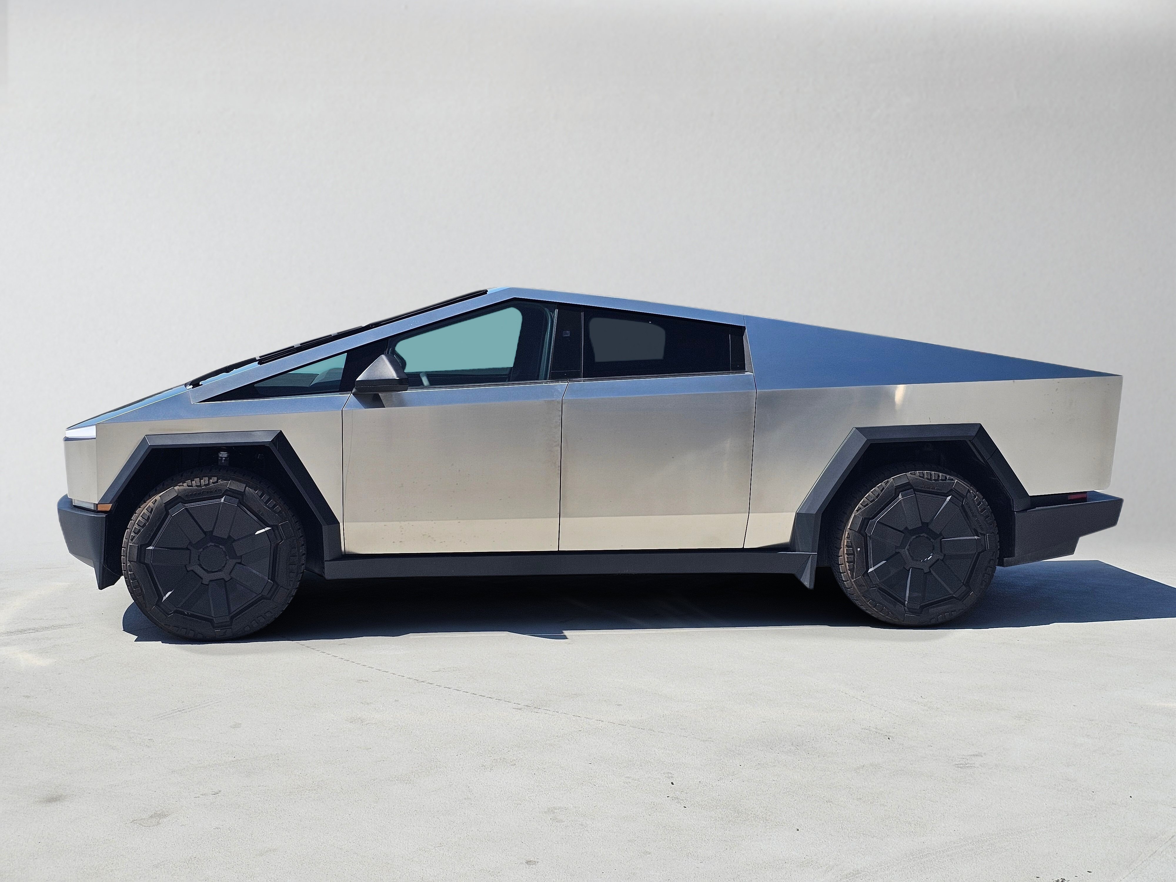 Used 2026 Tesla Cybertruck 2WD Crew Cab image 2