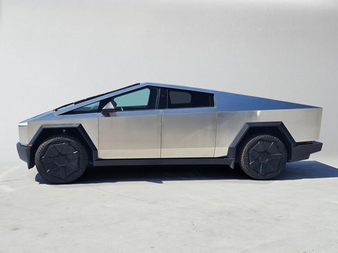 Used 2026 Tesla Cybertruck 2WD Crew Cab image 2