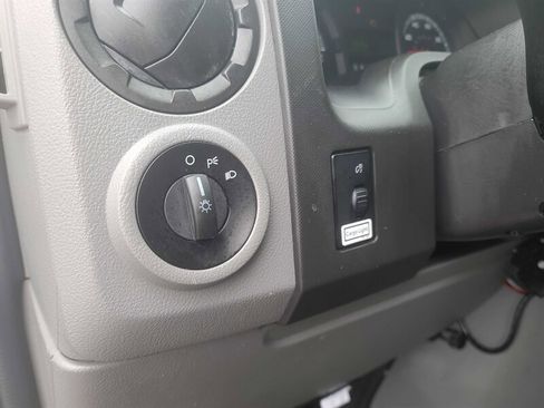 Used 2018 Ford E-350 and Econoline 350 Super Duty image 15