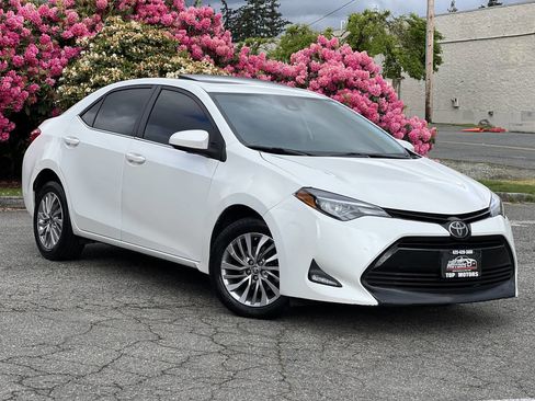 Used 2019 Toyota Corolla LE w/ LE Eco Premium Package FWD image 2