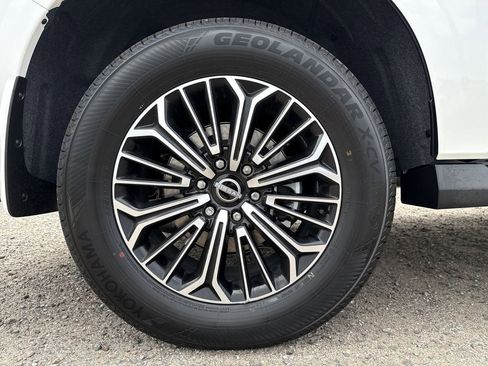 New 2026 Nissan Armada SL w/ Captain's Chari Seat Package image 9