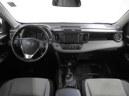 Used 2018 Toyota RAV4 LE image 9