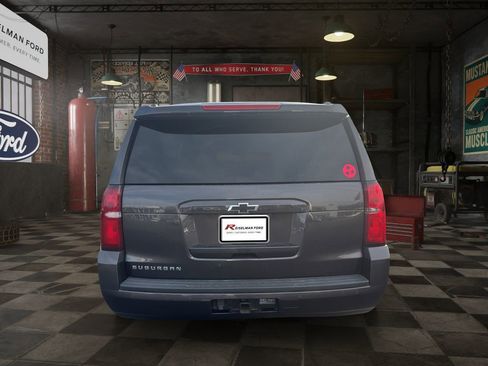 Used 2018 Chevrolet Suburban LT image 5