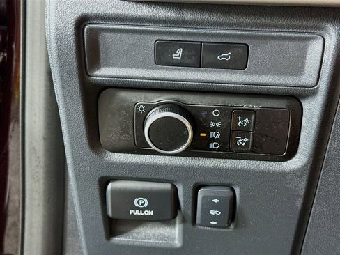 Used 2024 Ford Expedition Max XLT image 16