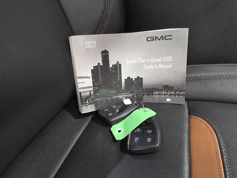 Used 2022 GMC Sierra 1500 AT4 w/ AT4 Premium Package AWD/4WD image 30