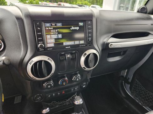 Used 2013 Jeep Wrangler Sahara w/ Connectivity Group AWD/4WD image 31