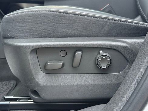 Used 2024 Buick Envision Avenir AWD/4WD image 17