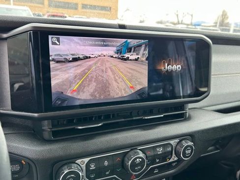 Used 2024 Jeep Gladiator Sport image 27