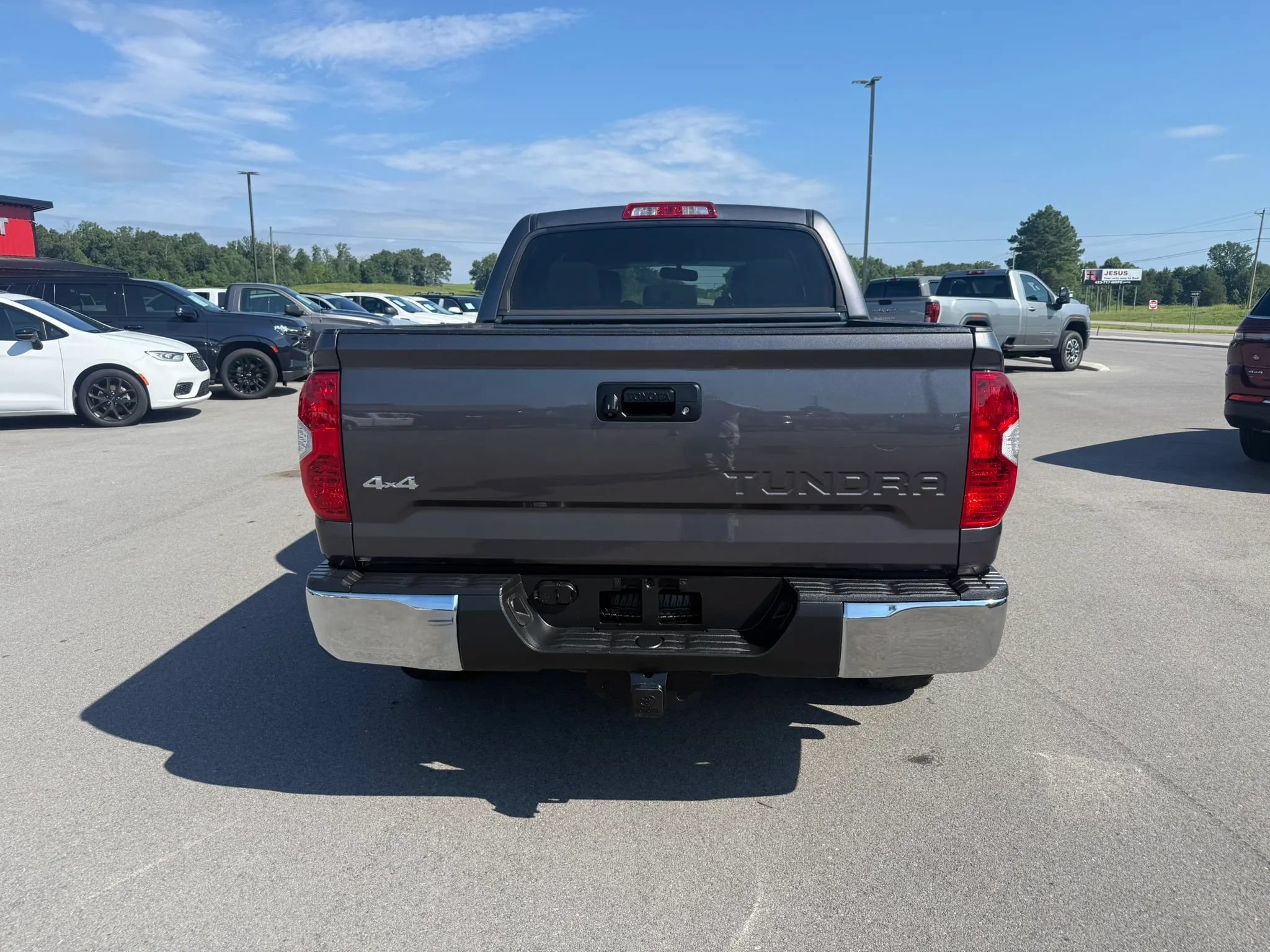Used 2015 Toyota Tundra SR5 w/ SR5 Upgrade Package AWD/4WD image 5
