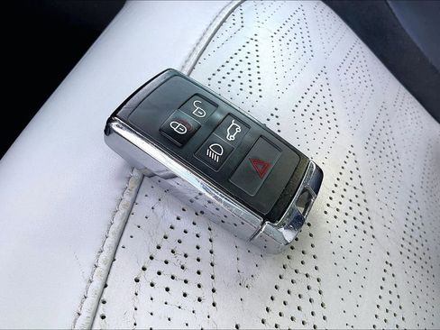 Used 2019 Land Rover Range Rover Sport SVR image 36