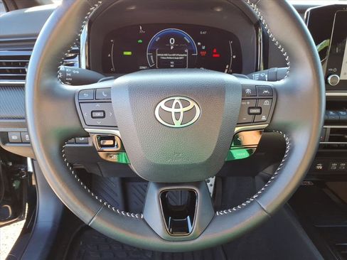 Used 2025 Toyota Camry SE FWD image 24