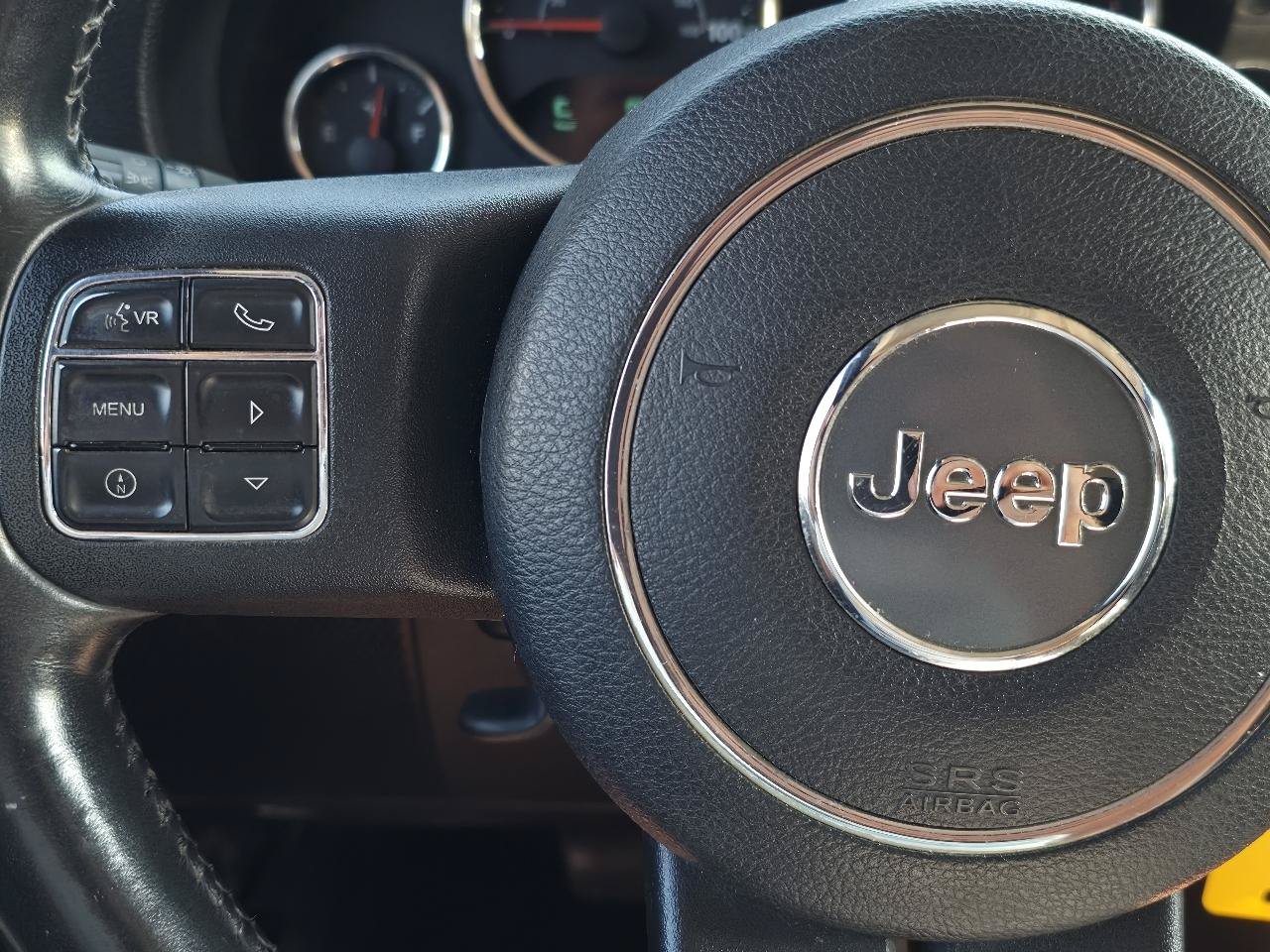 Used 2014 Jeep Wrangler Unlimited Sahara w/ Connectivity Group AWD/4WD image 27