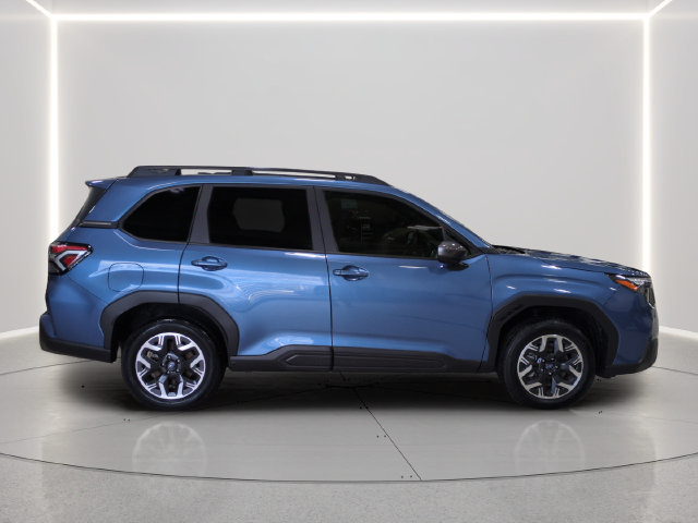 Certified 2025 Subaru Forester Premium AWD/4WD image 6