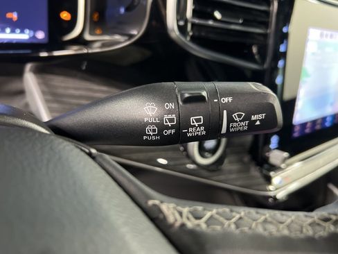 Used 2022 Jeep Wagoneer Series III w/ Premium Group I image 20