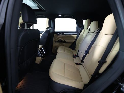 Used 2014 Porsche Cayenne Diesel Platinum Edition AWD/4WD image 14