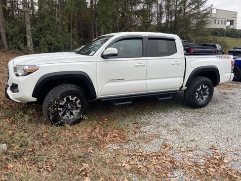 Used 2021 Toyota Tacoma TRD Off-Road w/ Technology Package image 2
