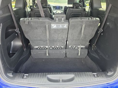 Used 2019 Chrysler Pacifica Touring-L Plus w/ Advanced Safetytec Group FWD image 6