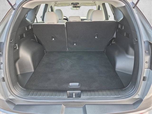 Certified 2025 Hyundai Tucson SE FWD image 6