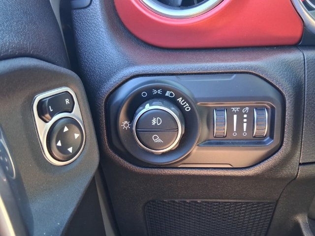 Used 2021 Jeep Gladiator Rubicon AWD/4WD image 22