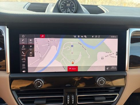 Certified 2024 Porsche Macan S image 22