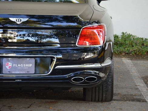 Used 2022 Bentley Flying Spur V8 image 13