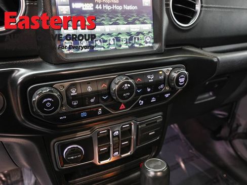 Used 2022 Jeep Wrangler Unlimited Sahara w/ Cold Weather Group AWD/4WD image 20