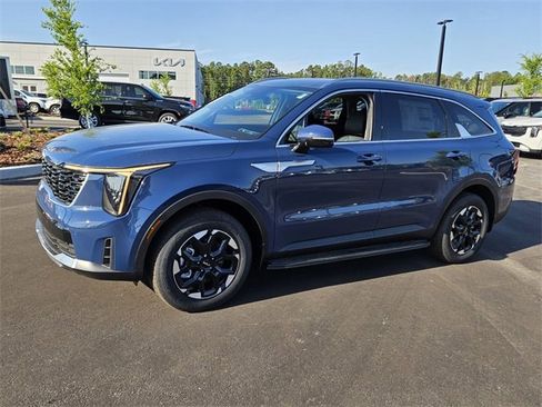 New 2025 Kia Sorento S image 2