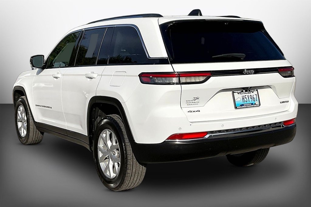 Used 2024 Jeep Grand Cherokee Limited w/ Luxury Tech Group II AWD/4WD image 4