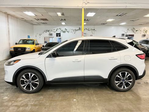 Used 2021 Ford Escape SE w/ SE Sport Appearance Package FWD image 8