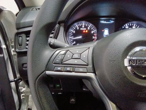 Used 2017 Nissan Rogue S image 15