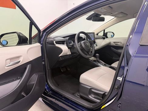 Used 2020 Toyota Corolla LE FWD image 9