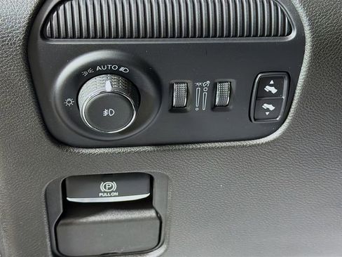 Used 2023 Jeep Wagoneer L Series II w/ Premium Group I image 11