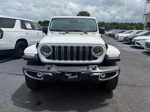 Used 2025 Jeep Wrangler Sahara AWD/4WD image 3