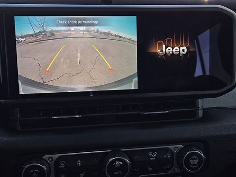 Used 2024 Jeep Wrangler Unlimited w/ Convenience Group image 13