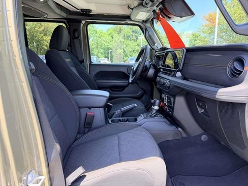 Used 2026 Jeep Gladiator Mojave AWD/4WD image 10
