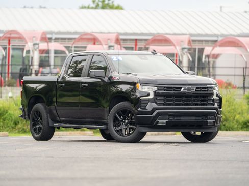 Used 2024 Chevrolet Silverado 1500 RST AWD/4WD image 2