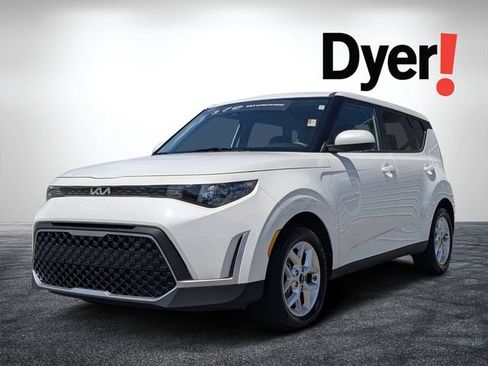Certified 2025 Kia Soul LX w/ LX Technology Package FWD image 8