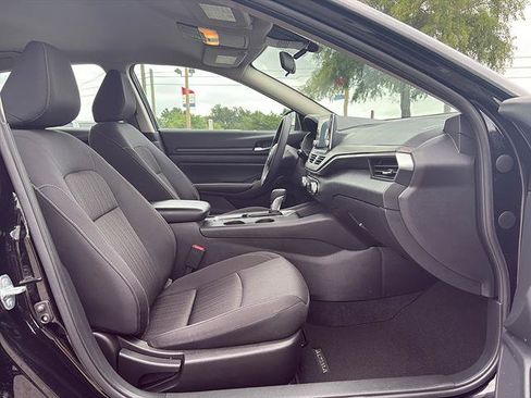 Used 2025 Nissan Altima 2.5 SV FWD image 15