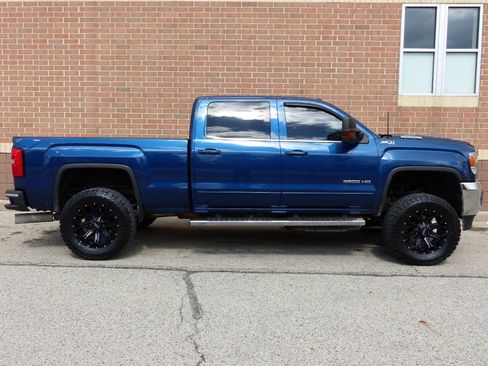 Used 2018 GMC Sierra 3500 SLE w/ SLE Preferred Package AWD/4WD image 10