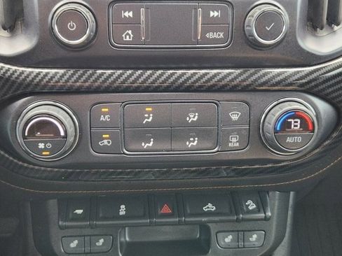 Used 2022 GMC Canyon AT4 image 17