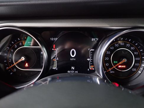 Used 2022 Jeep Wrangler Unlimited Sahara AWD/4WD image 25