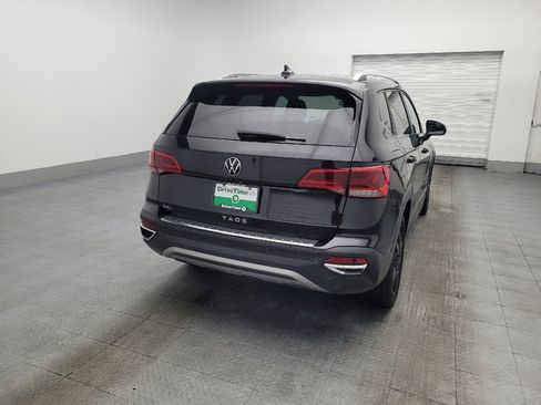 Used 2022 Volkswagen Taos SEL w/ Panoramic Sunroof Package FWD image 7