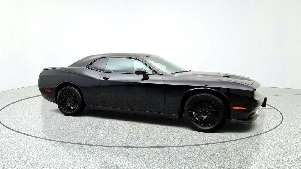 Used 2015 Dodge Challenger SXT RWD image 3