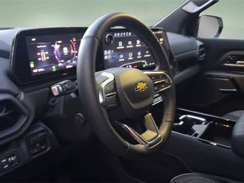 Used 2025 Chevrolet Silverado EV LT image 30
