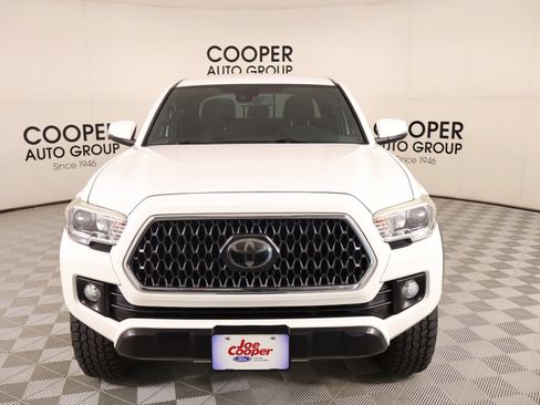 Used 2018 Toyota Tacoma TRD Off-Road w/ Technology Package AWD/4WD image 10