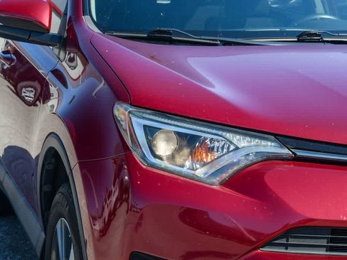 Used 2018 Toyota RAV4 XLE FWD image 4