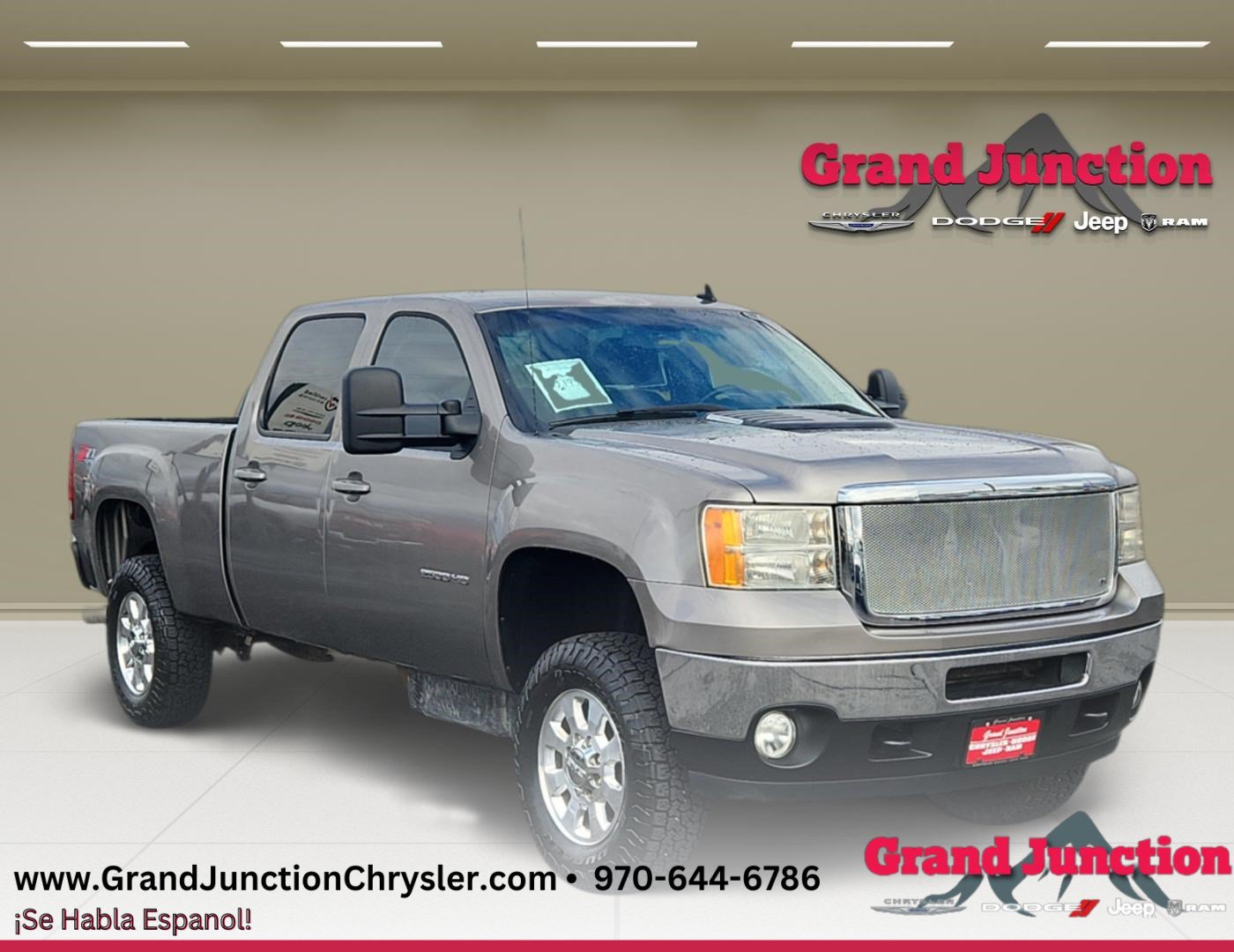 Used 2012 GMC Sierra 2500 SLE w/ SLE Preferred Package AWD/4WD image 1