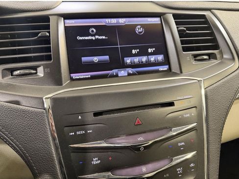 Used 2013 Lincoln MKS image 17