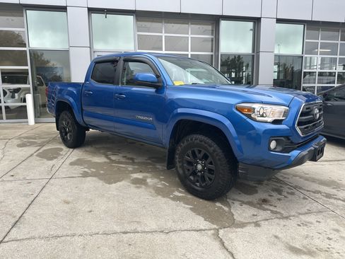 Used 2016 Toyota Tacoma SR5 RWD image 2